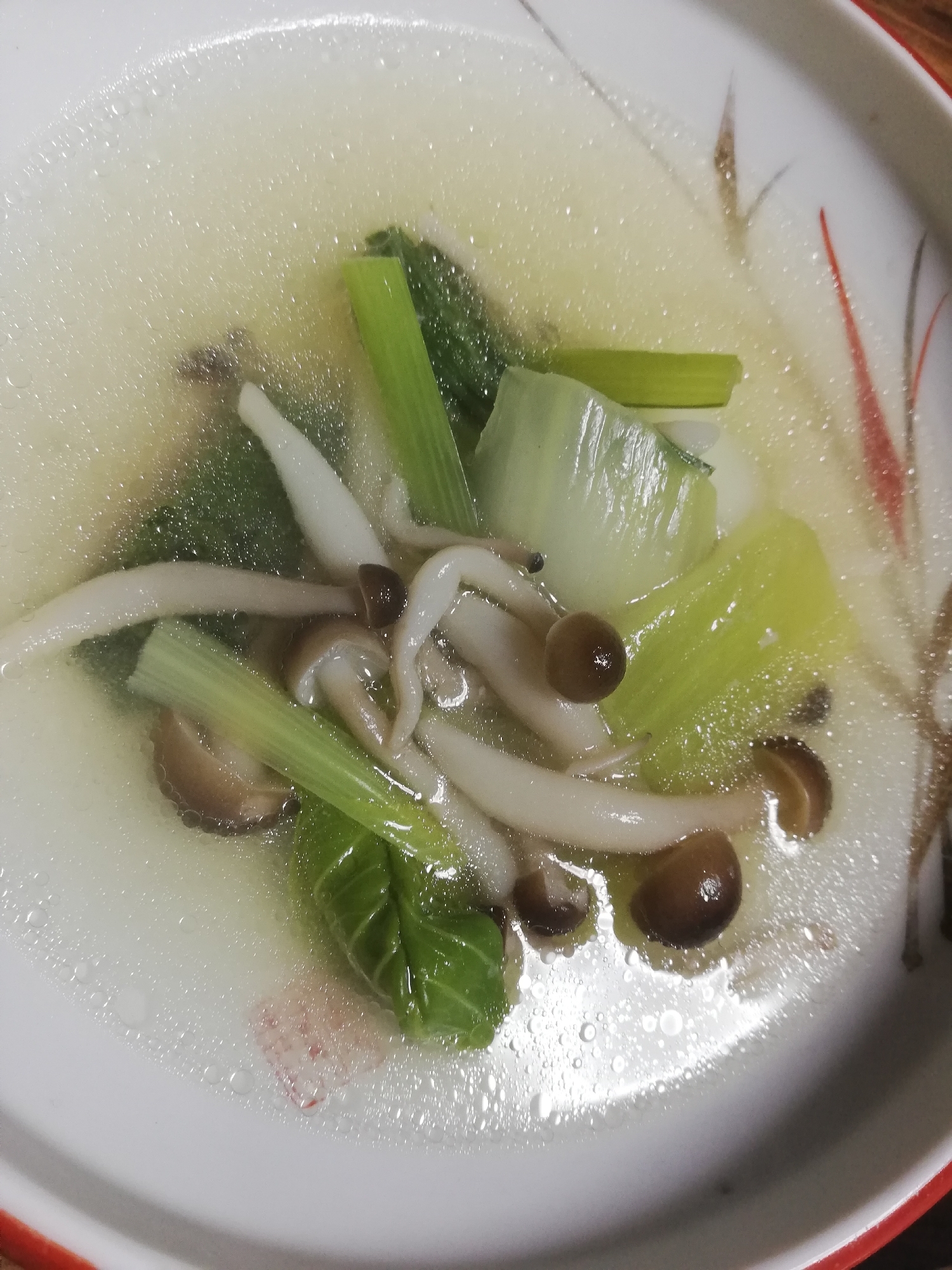 チンゲン菜としめじの中華スープ