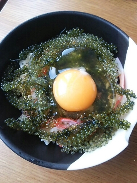 海ブドウとカニカマの玉子丼