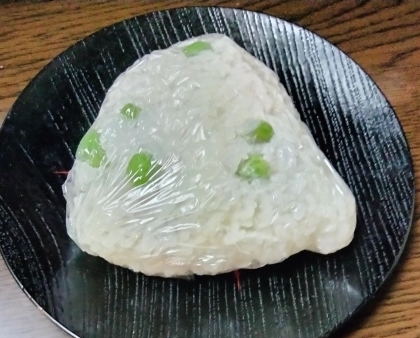 豆ご飯のおにぎり
