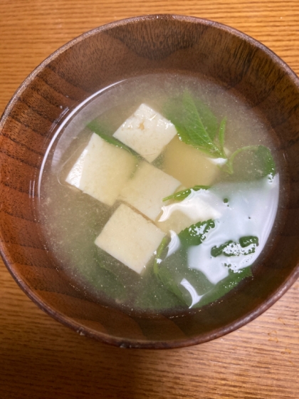 蟹だしで豆腐とモロヘイヤの味噌汁