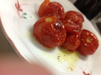 焼きトマト作りました。
甘いですね！でも、すぐ食べると、熱いですね！！