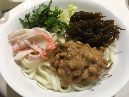 こんにちは
乾麺の讃岐うどんで作ってみました。
全てをかき混ぜ、ネバネバうどんが美味しく、暑い時期にオススメですね（╹◡╹）
ご馳走様でした❗️