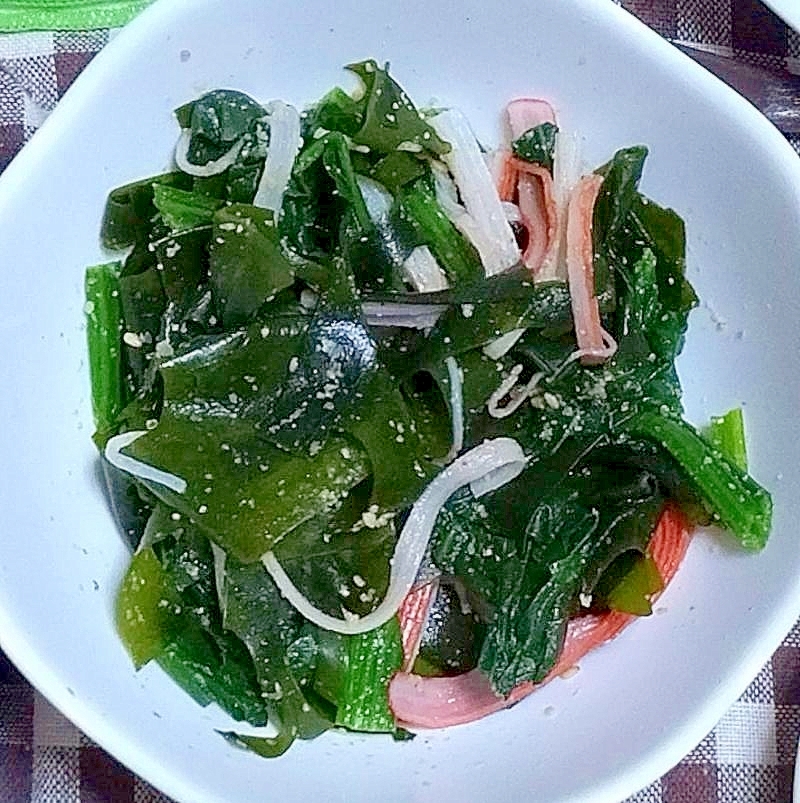 冷凍ほうれん草とワカメとカニカマの胡麻和え
