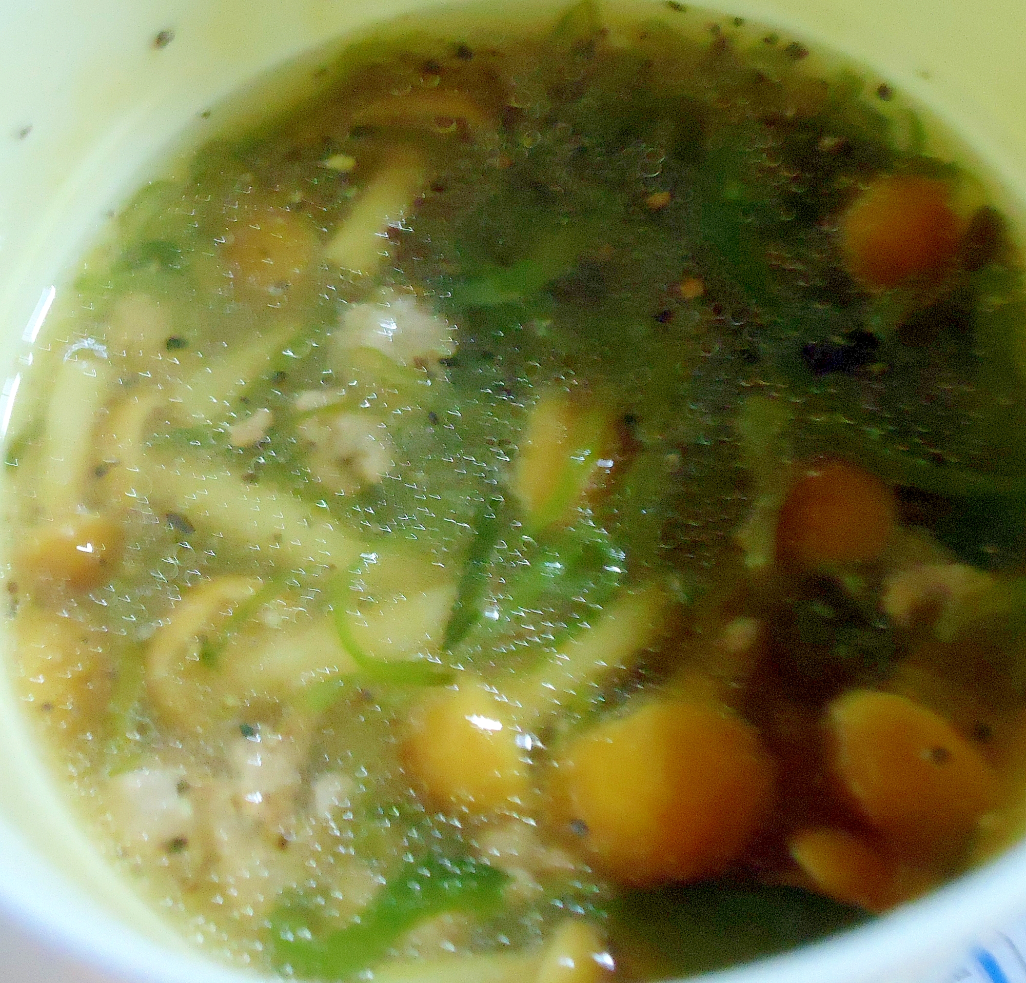 ボリュームたっぷり海藻スープ