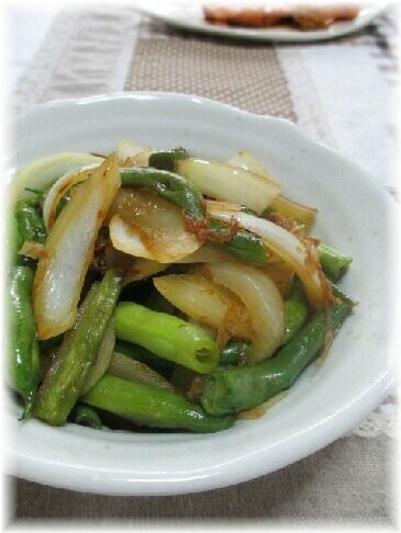 三度豆の炒め物、香ばしいお醤油とおかか合いますよね～♪　これだけでもご飯が、たっぷりいただけます（笑）　分かりやすいレシピに「うん、うん」と、頷きながら＾＾*