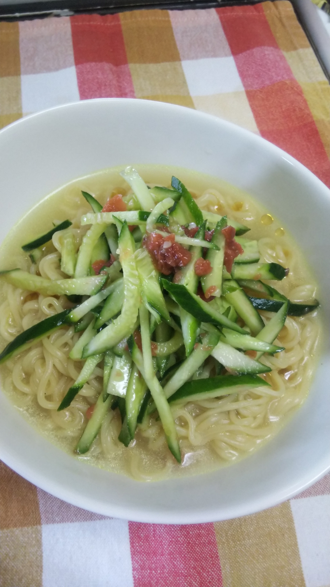 インスタント袋麺アレンジ☆梅キュー塩ラーメン