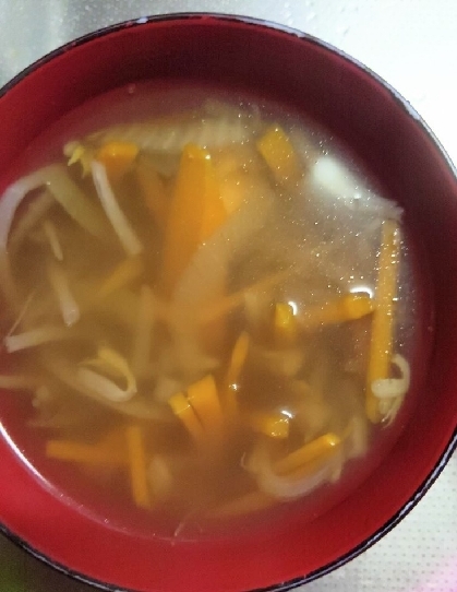 もやし、玉ねぎ、人参の中華スープ