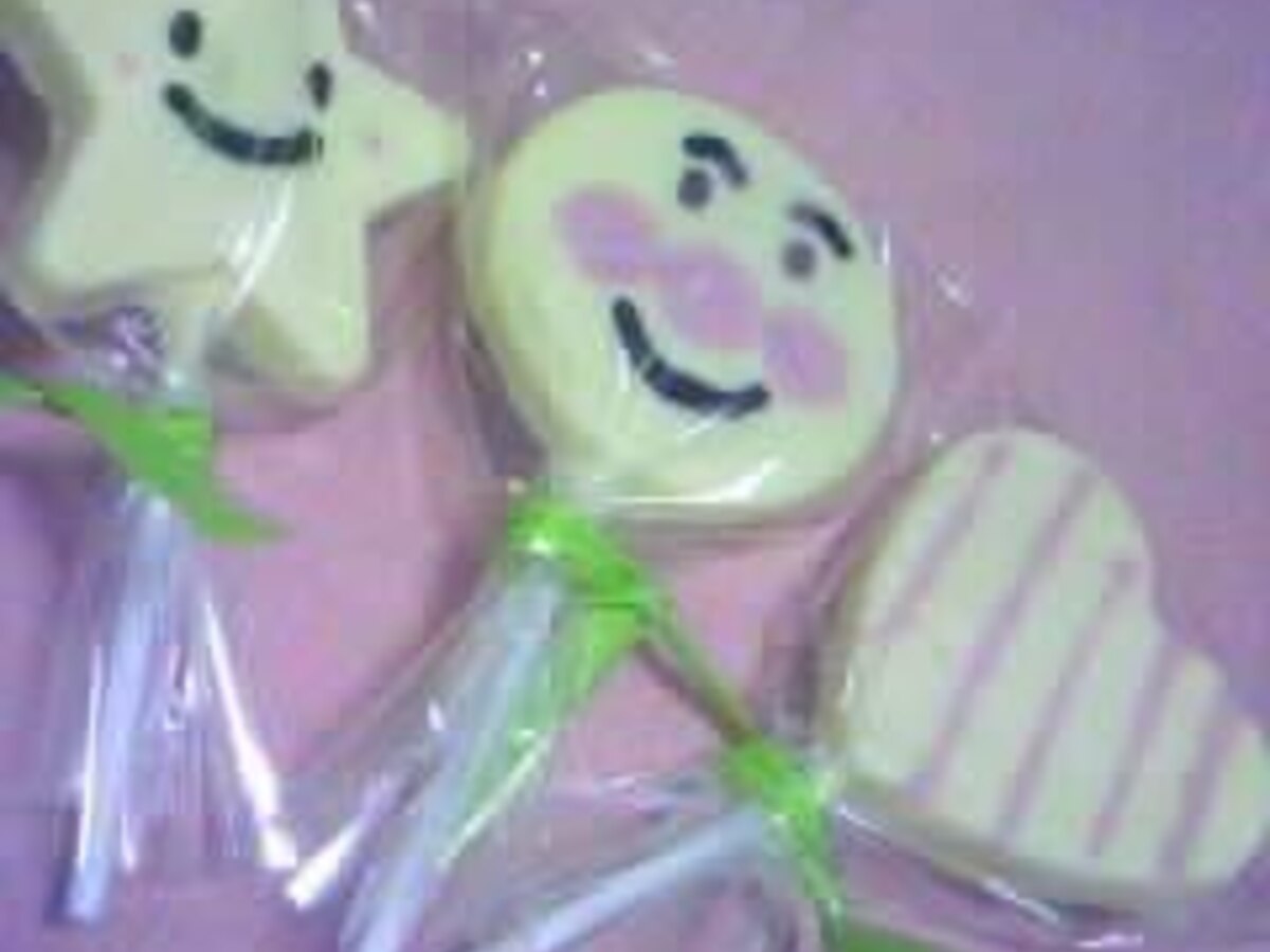 シンさんの棒付きラブリーチョコ レシピ 作り方 By シンさん2011 楽天レシピ シンさんの棒付きラブリーチョコ レシピ 作り方 By シンさん2011 楽天レシピ