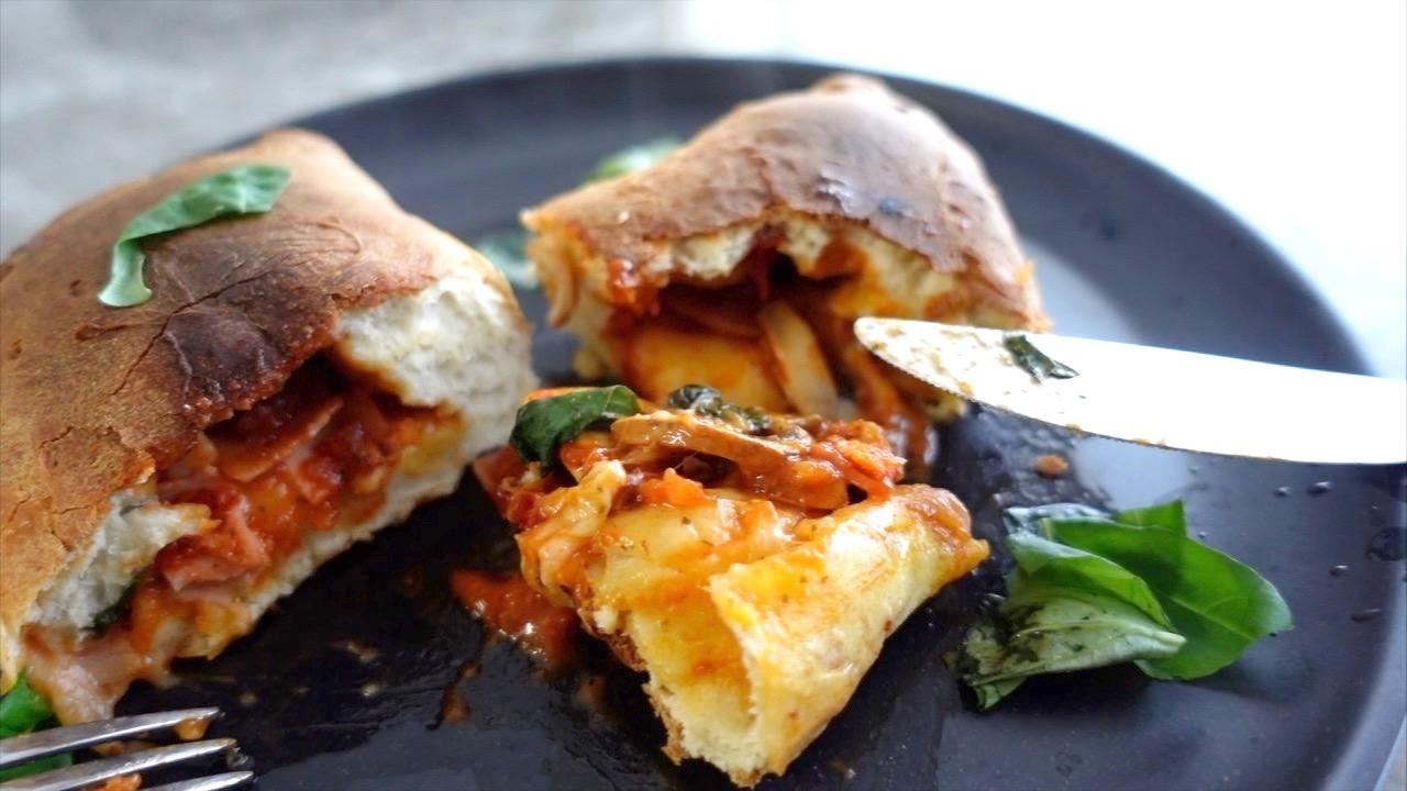 とろけるチーズともっちり生地が美味 カルツォーネ レシピ 作り方 By おしほの小さな台所 楽天レシピ