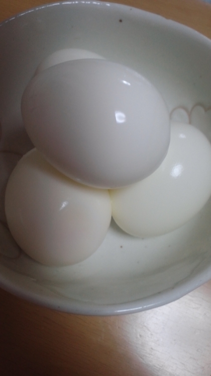 いい感じの半熟になったのに中を割った写真じゃなくてすいません(^_^;)半熟ゆで卵好きの私にはたまらないです!ごちそうさまでした♪