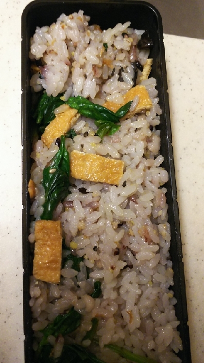 弁当やおにぎりにふりかけを使用する代わりに十六穀米できつねあげとあわせて作りました。簡単でこれからも弁当に使っていきたい一品です。