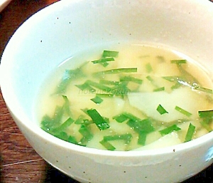 ニラとジャガイモの中華スープ