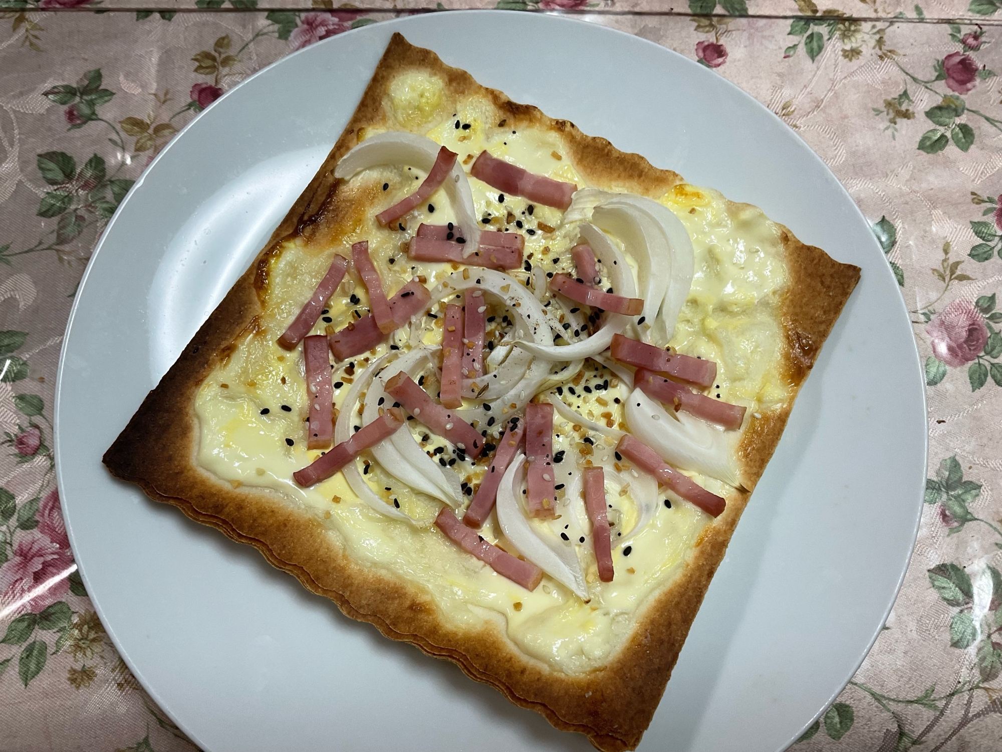 フランスアルザス地方のタルトフランベ