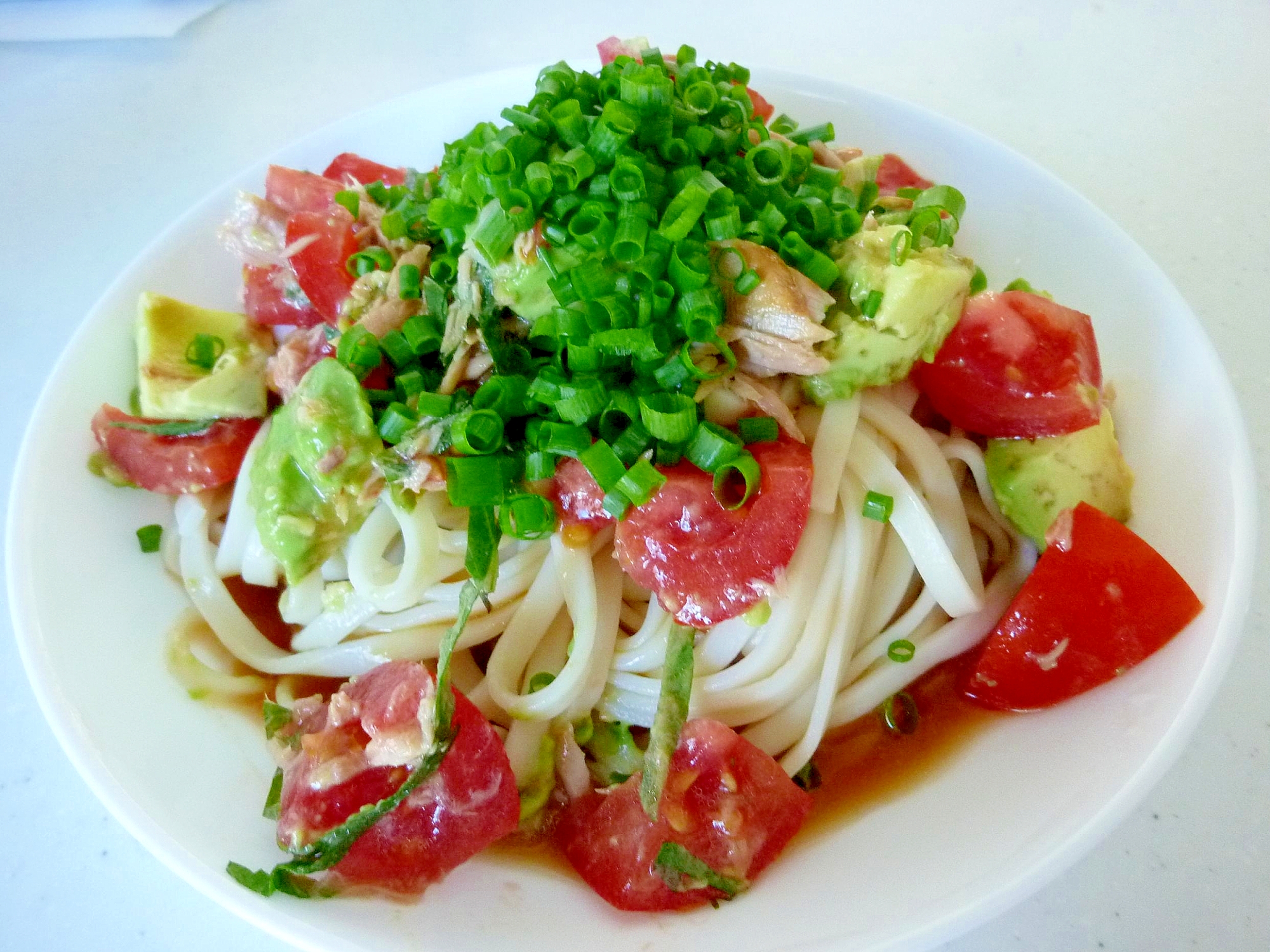 ☆具だくさん♪ アボカドとトマトのサラダうどん☆