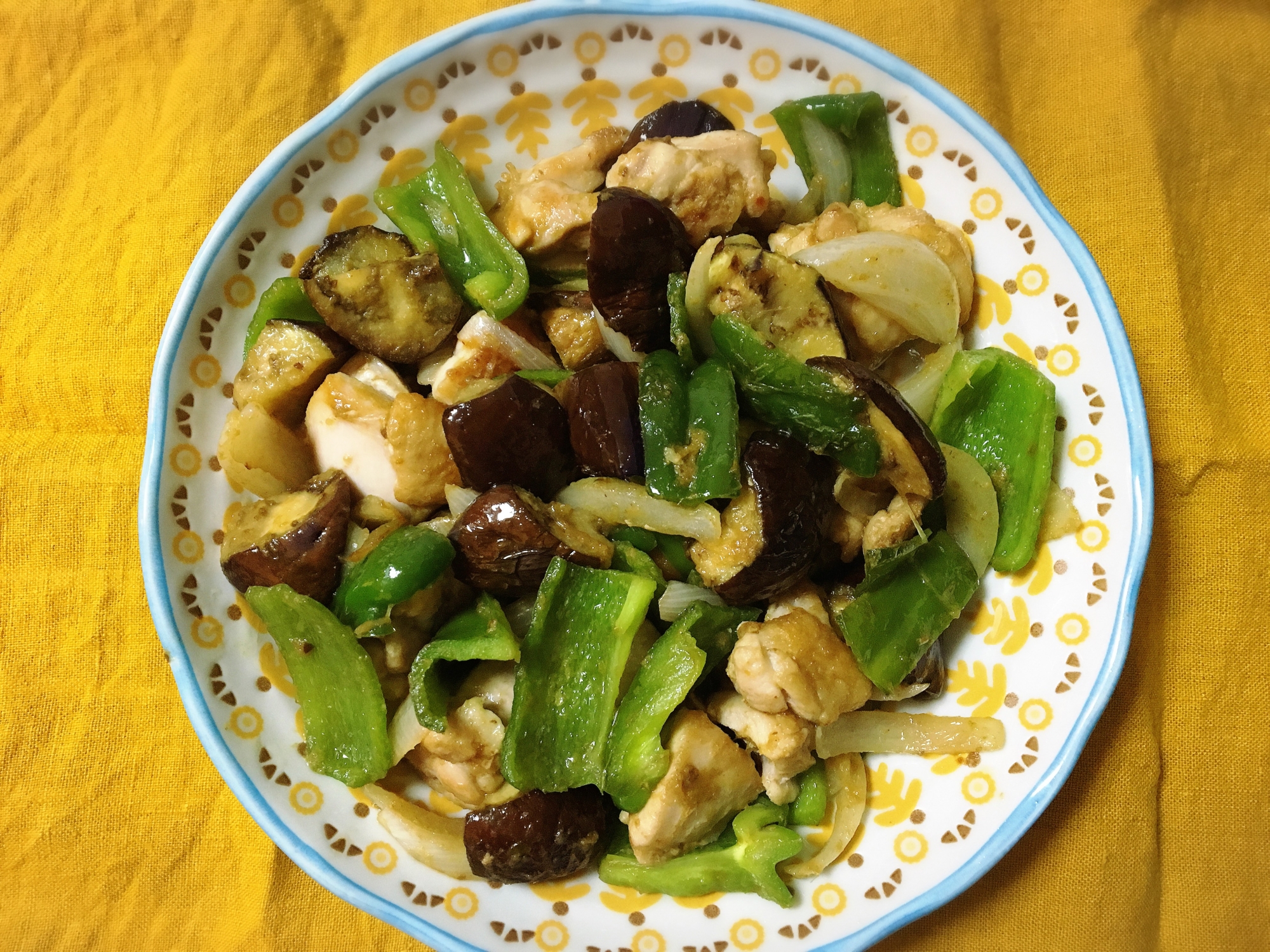 グリーンカレーペーストで鶏モモ野菜炒め