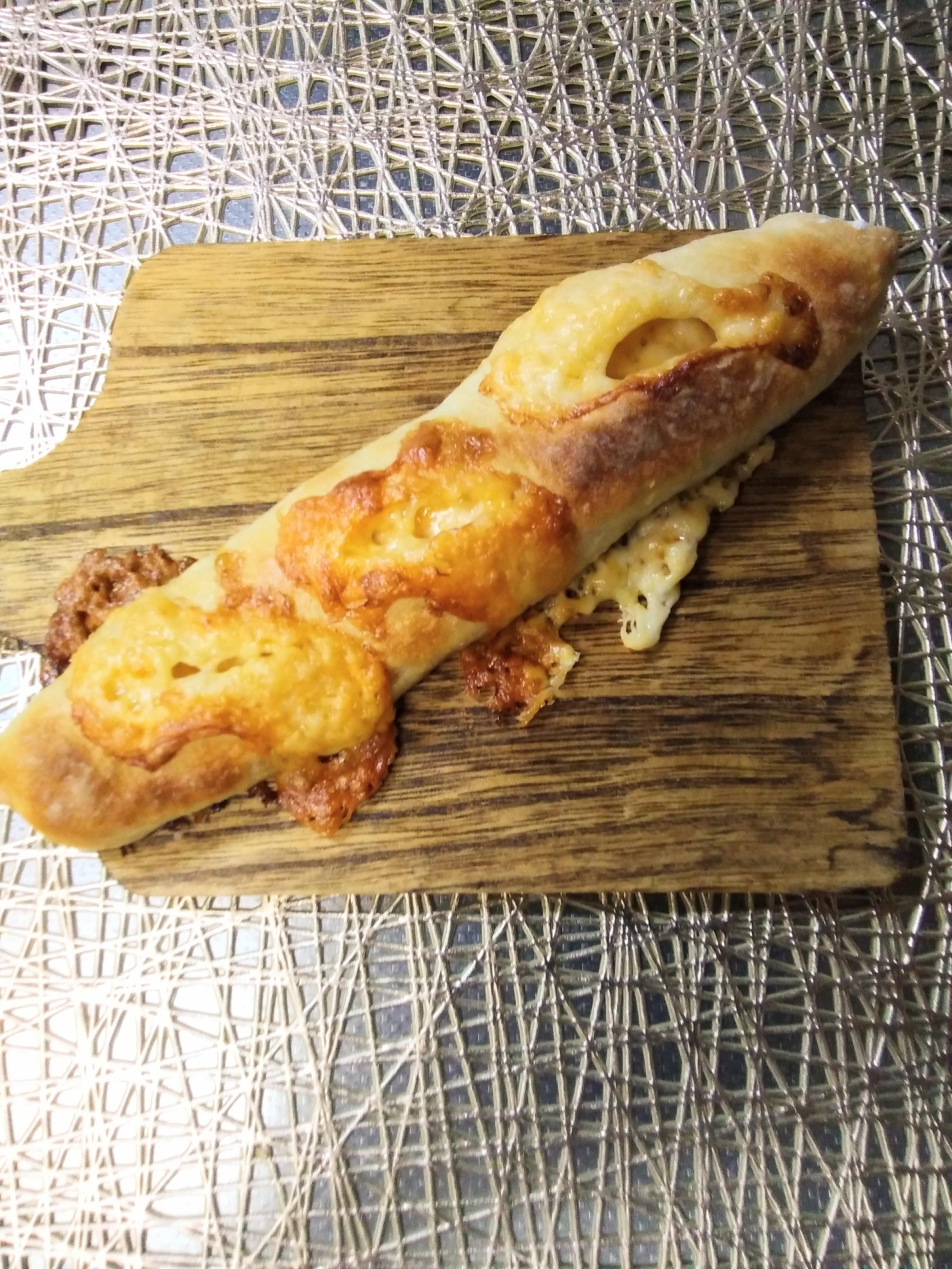 ベーコン&チーズパン　ハード系パン　手ごねパン