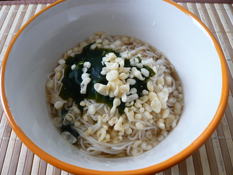 わかめと天かすのそうめん