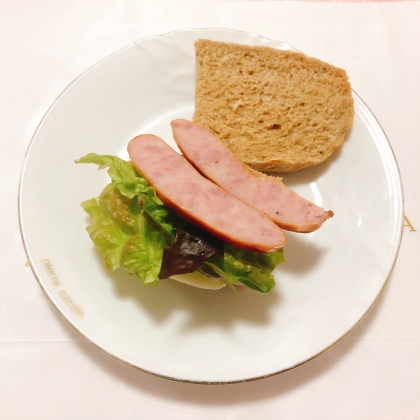 ラビゴットソースと生ハムのオープンサンド