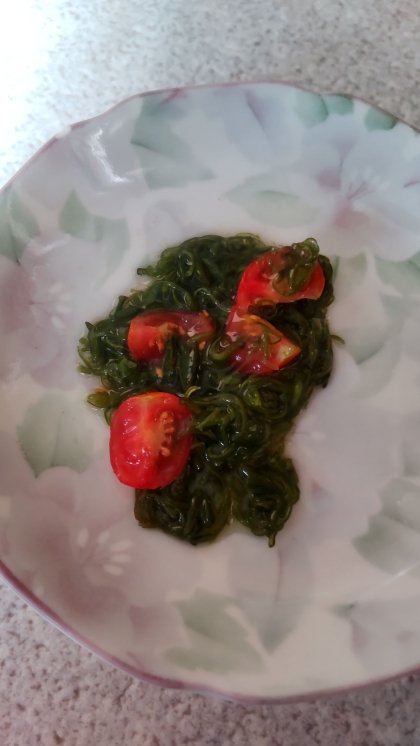 トマトともずくの酢の物