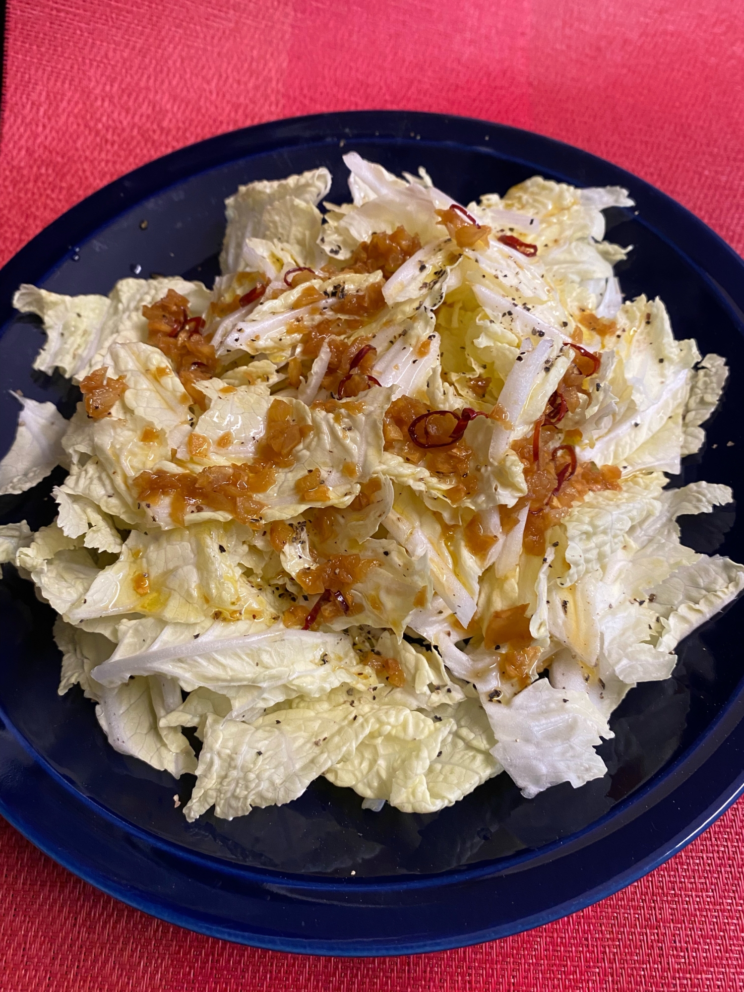 熱々ドレッシングがけ❣️白菜の葉だけのピリ辛サラダ