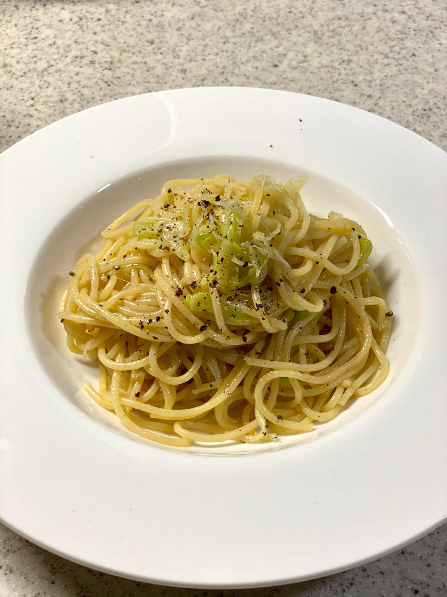 シメのネギパスタ