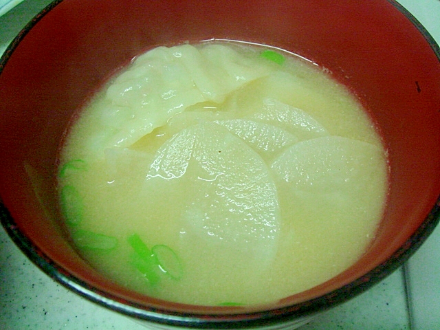 大根と餃子の味噌汁