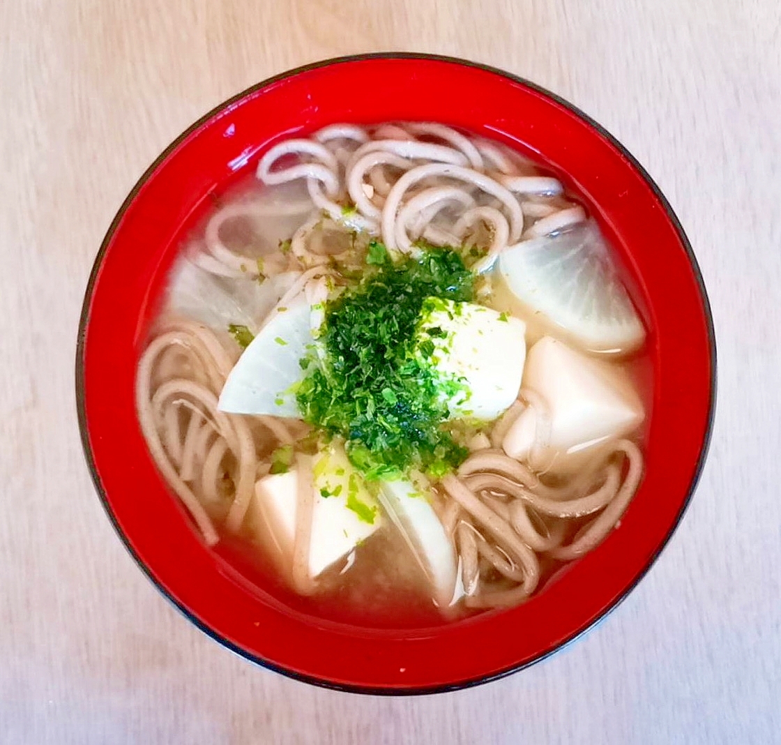 大根と豆腐と二八蕎麦と青のりのすまし汁