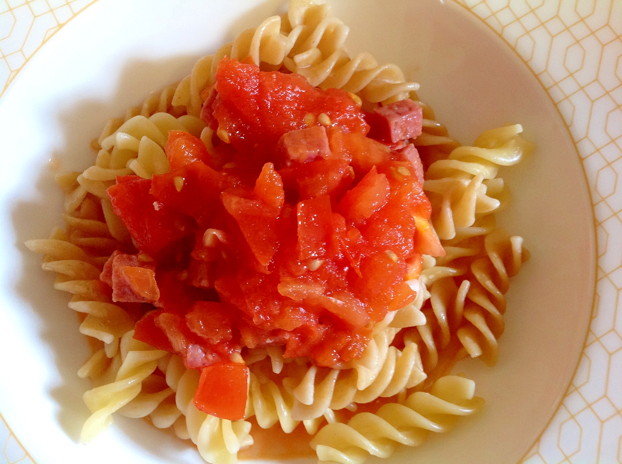 簡単すぎるトマトとサラミのパスタ