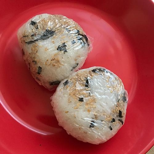 ごまとこんぶのおにぎり