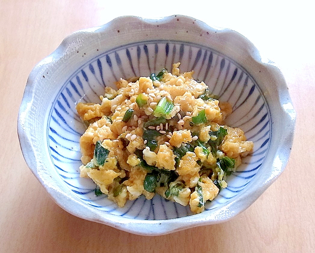 小鉢に盛り付けた行者にんにくの卵とじ