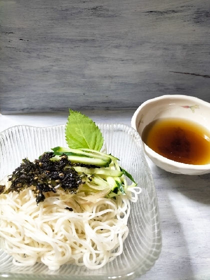 きょうはこちら♬自家製麺つゆいいですね♡好みの味に調整出来るのが♪紫蘇と茗荷胡瓜のせました❢素敵なレシピ感謝です(⁠◕⁠ᴗ⁠◕⁠✿⁠)