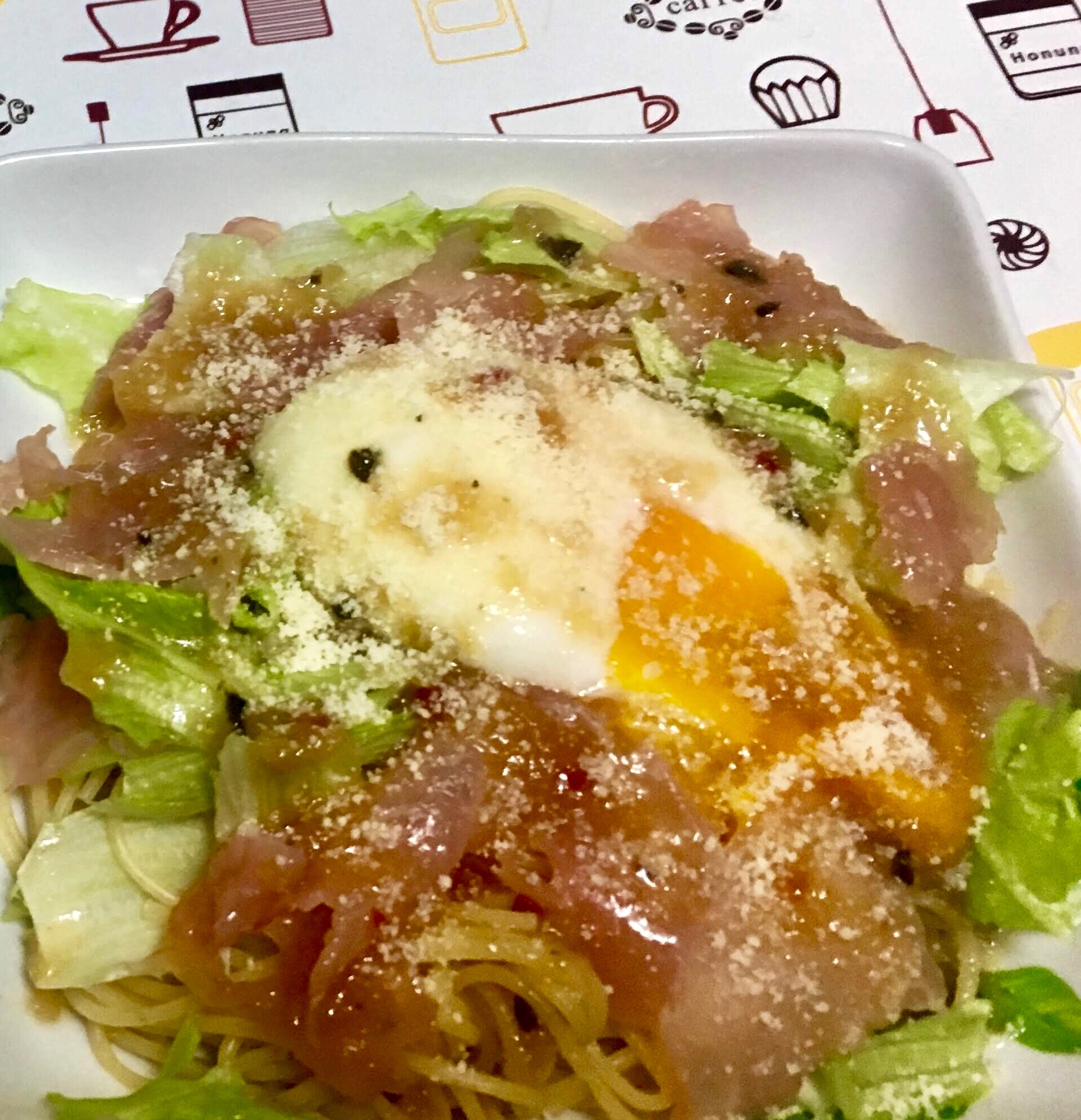 生ハムと温泉卵の冷製パスタ