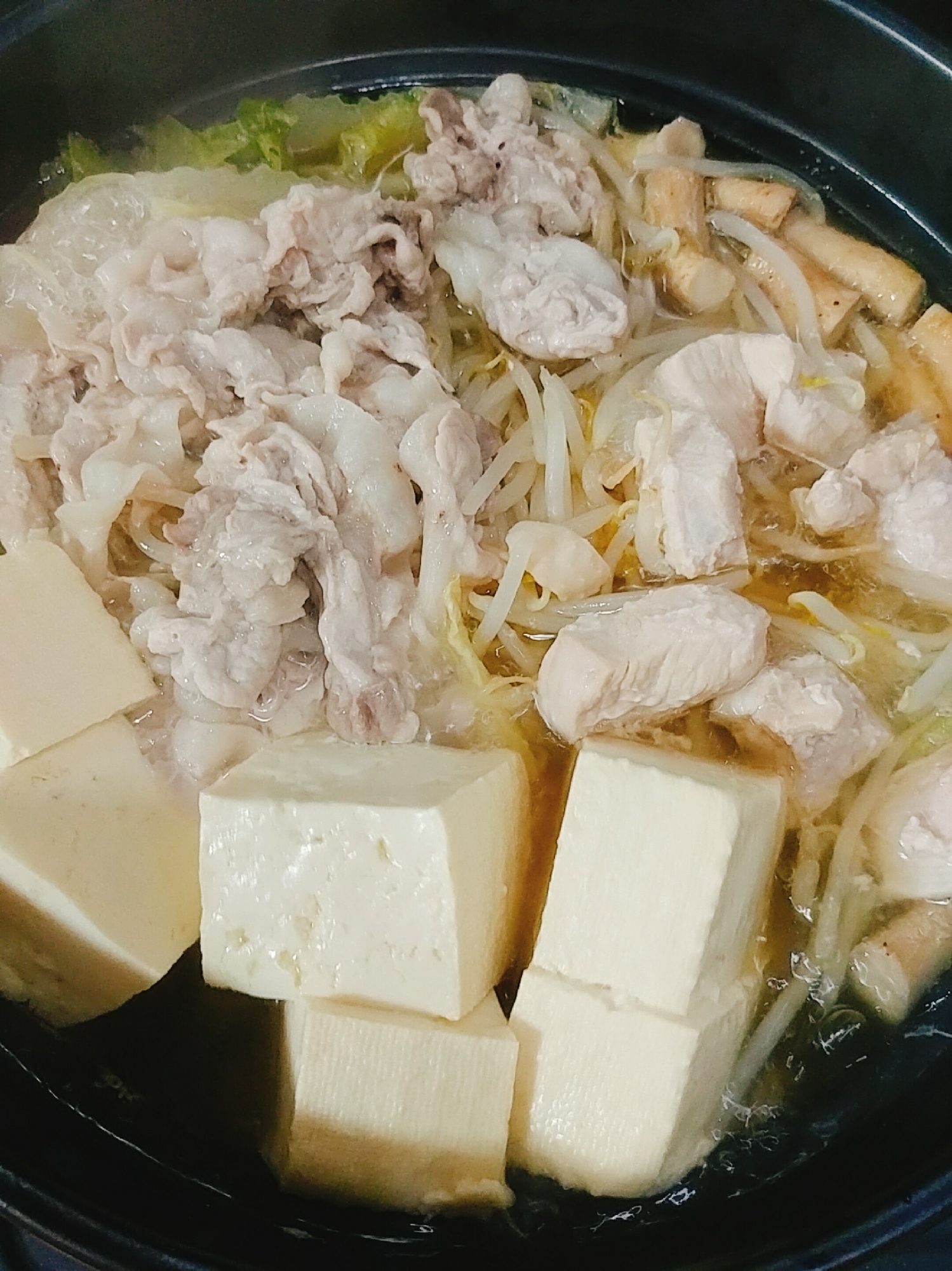 白菜　もやし　豚　鶏胸　豆腐のちゃんこ鍋