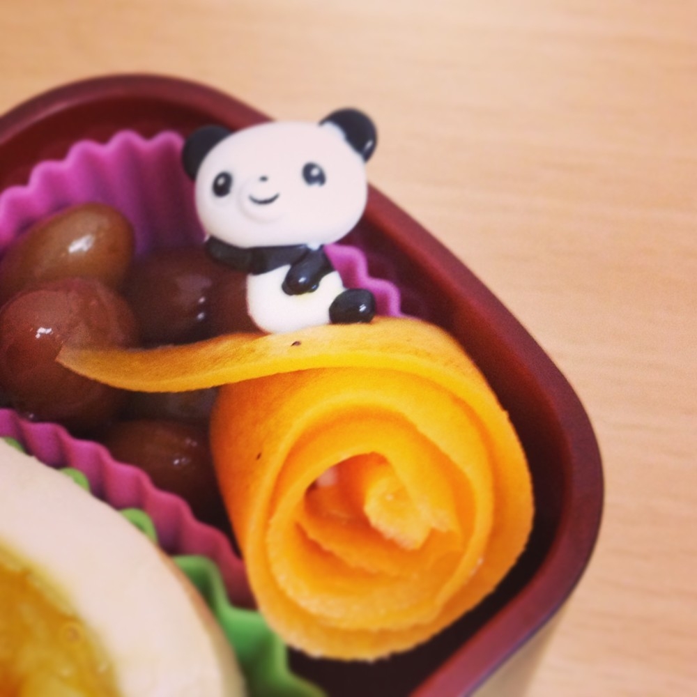 お弁当に♪子供が人参を食べた！可愛いお花のピック
