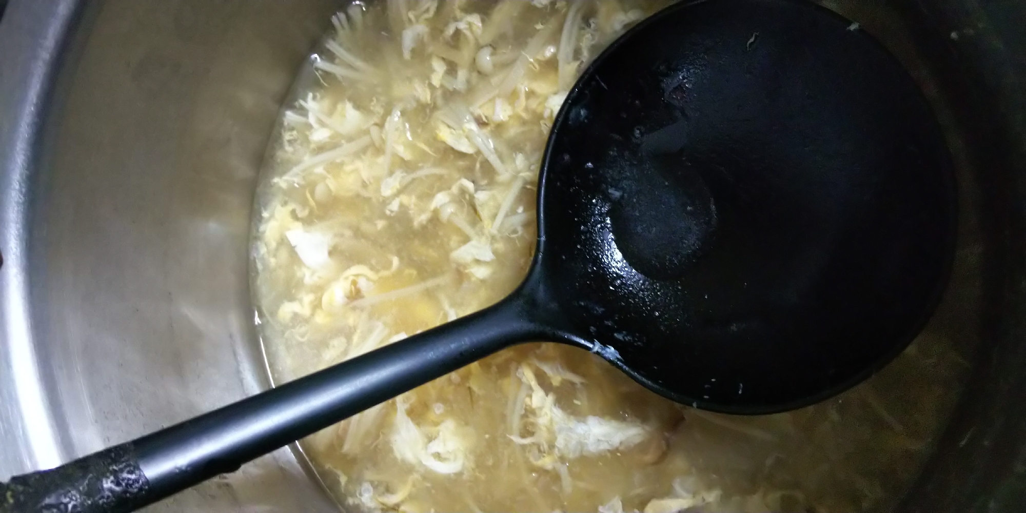 えのきと卵と椎茸の、チキン中華あんスープ