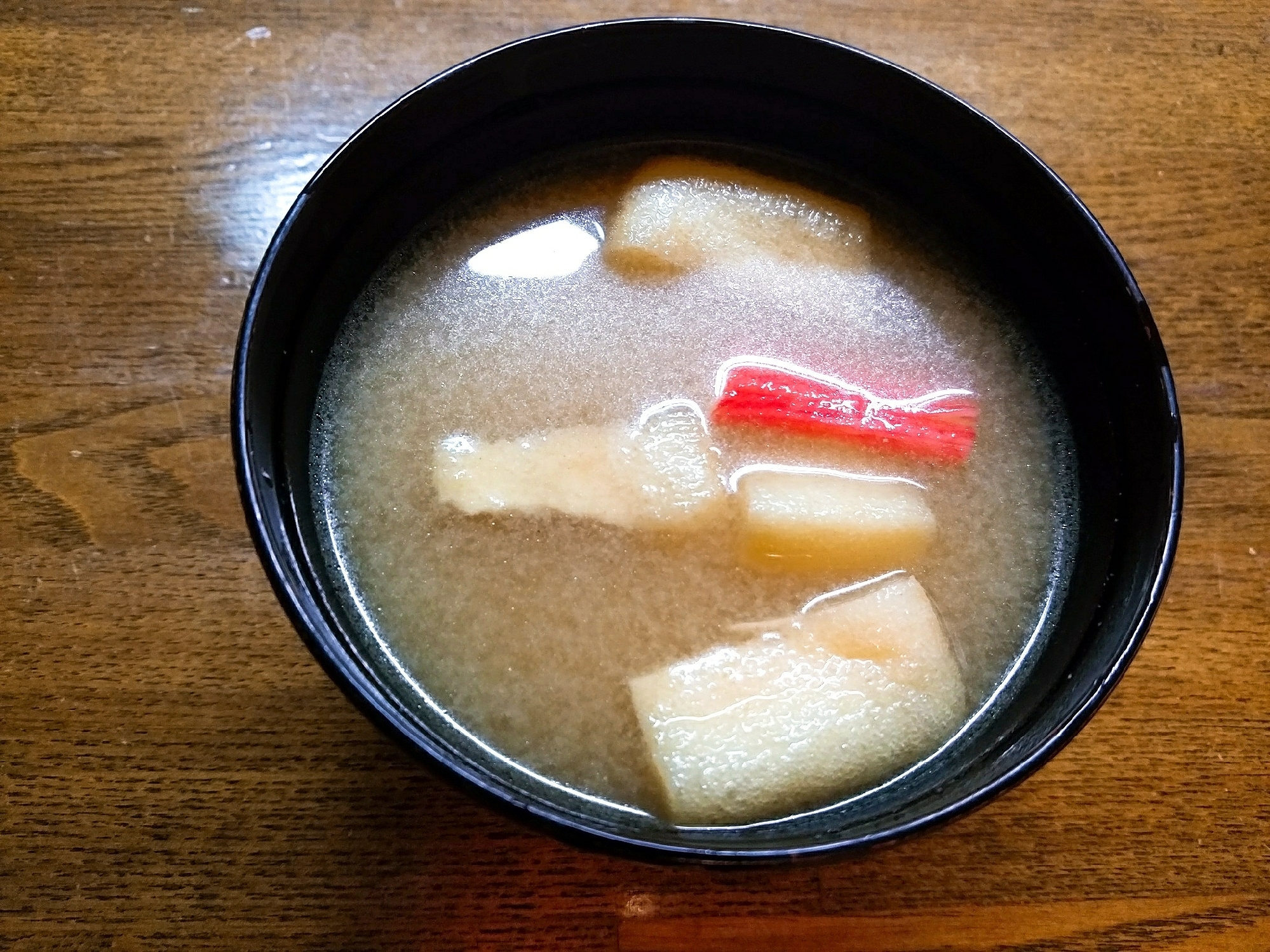 油揚げとカニカマの味噌汁