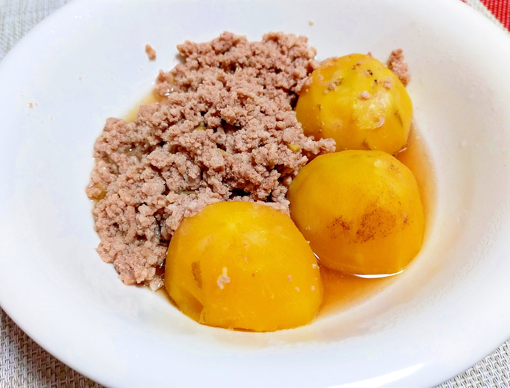 インカのめざめと挽き肉の煮物