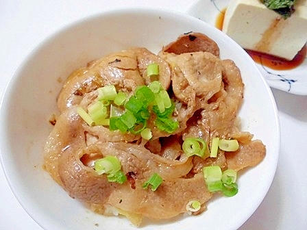 生姜焼き用の豚肉で にんにくたっぷりスタミナ丼 レシピ 作り方 By V るん 0394 楽天レシピ 生姜焼き用の豚肉で にんにくたっぷりスタミナ丼 レシピ 作り方 By V るん 0394 楽天レシピ