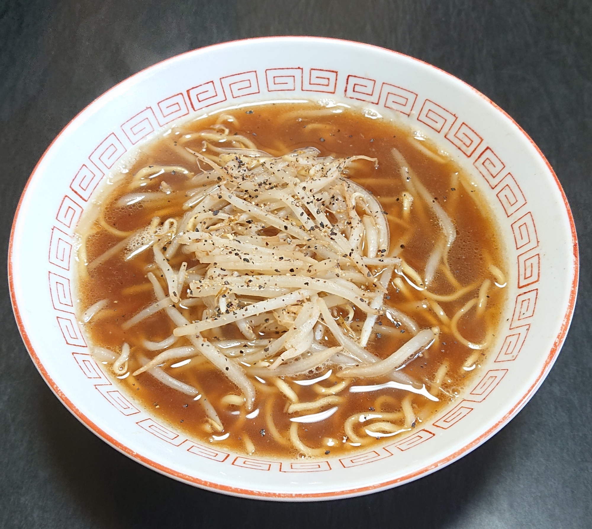 チルドで☆スパイシーなもやし醤油ラーメン