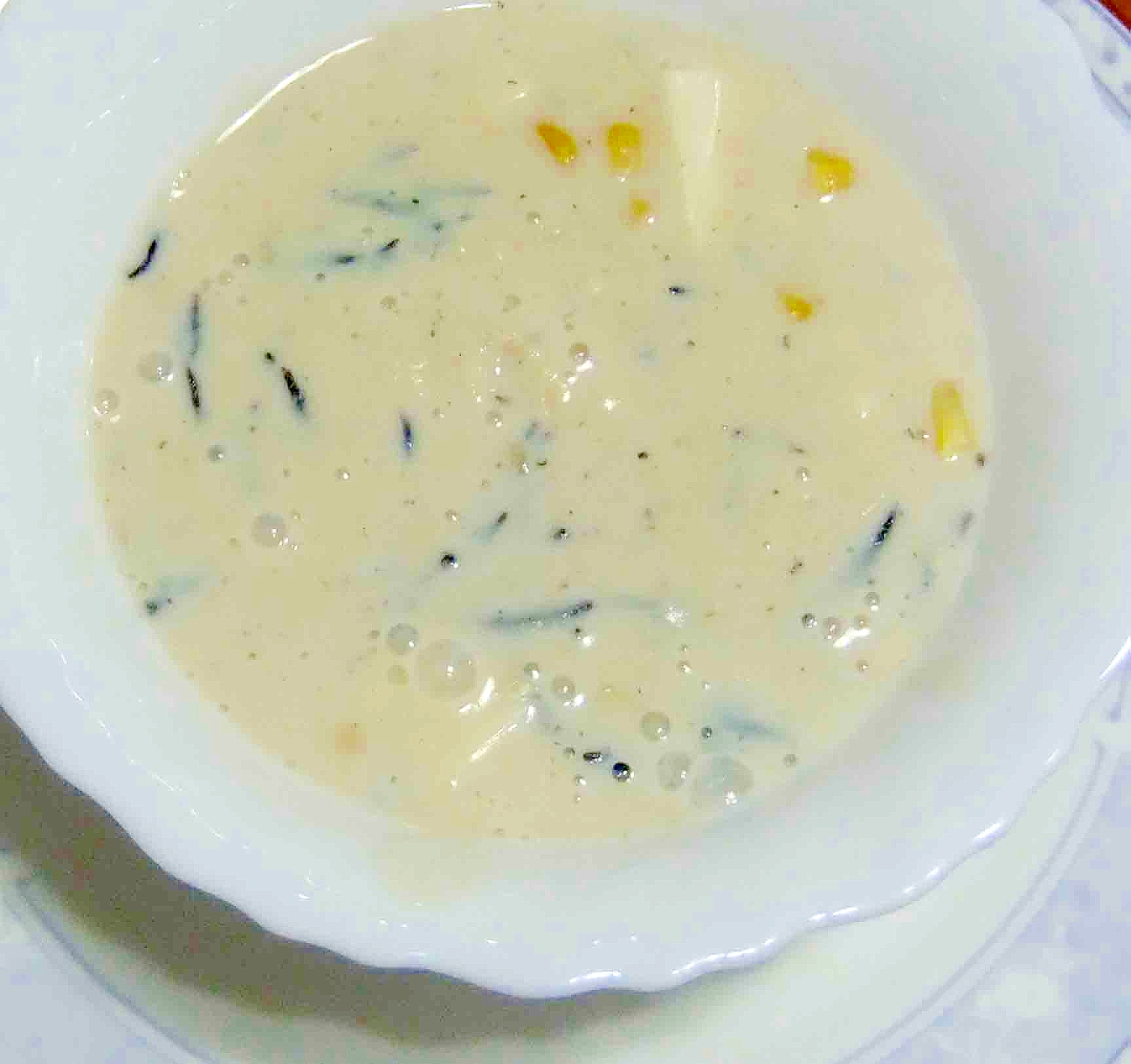 ひじきとコーンの豆乳スープ
