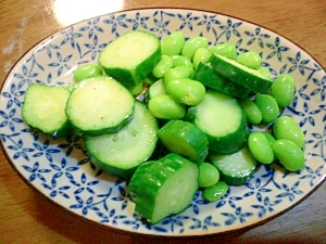 お弁当に♪きゅうりと枝豆の夏サラダ☆