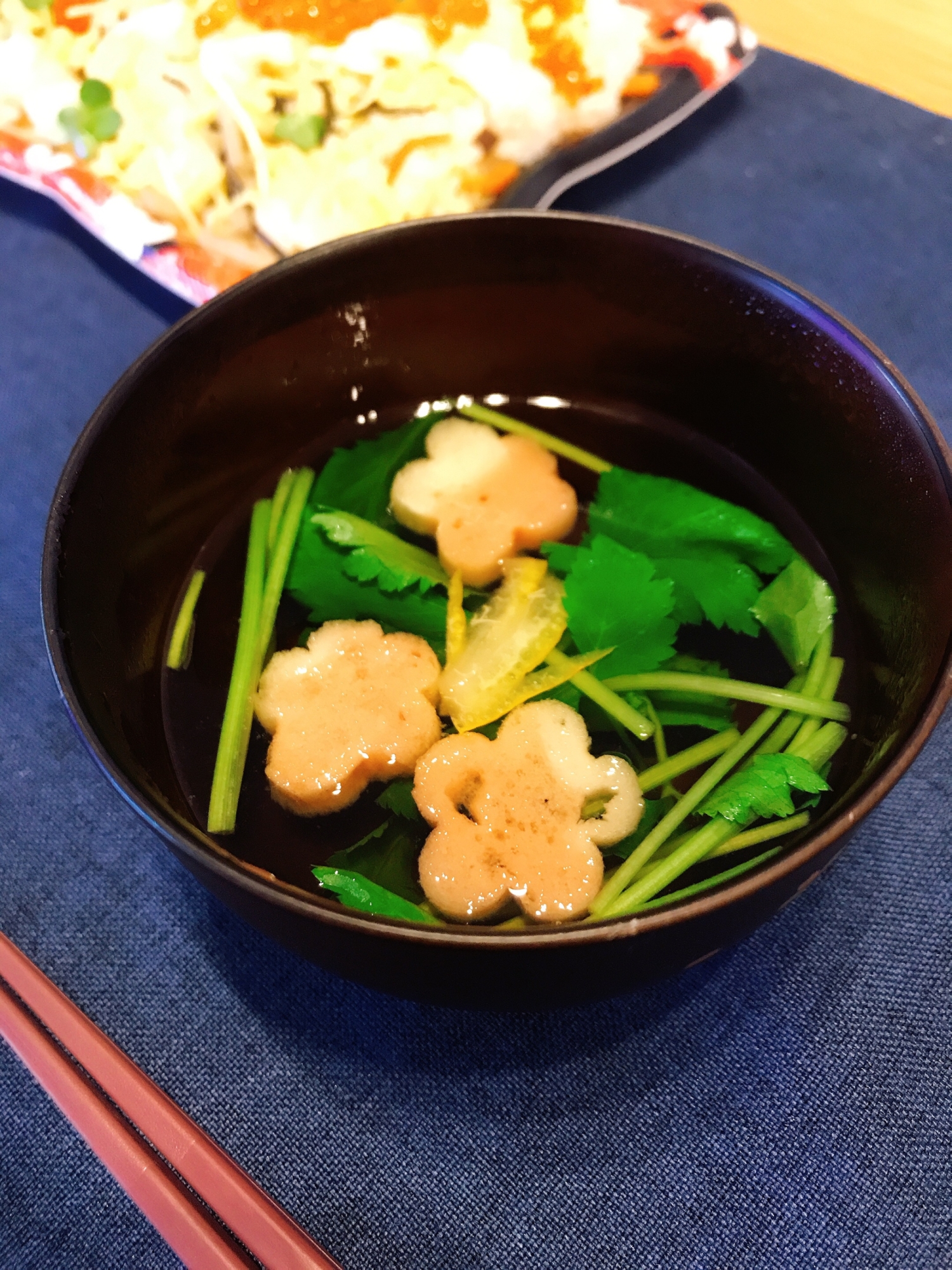 白だし不要☆三つ葉と花麩のお吸い物