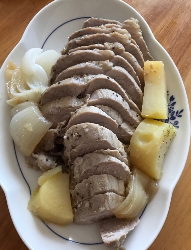 豚肉と新じゃが、新玉ねぎの蒸焼き