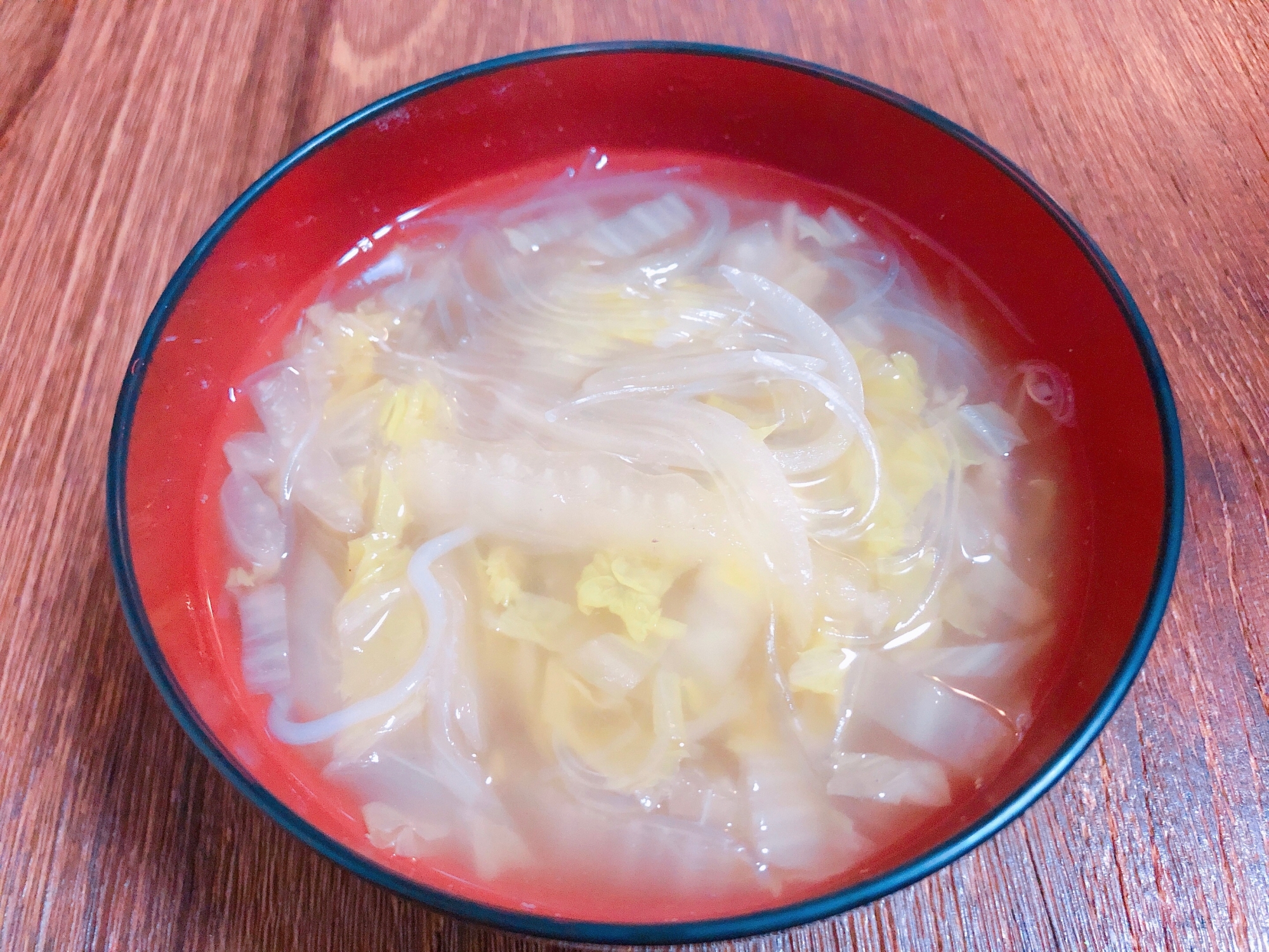 白菜と玉ねぎの春雨スープ