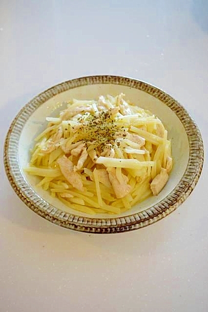 ワインに合う！じゃがいもとササミのバター炒め