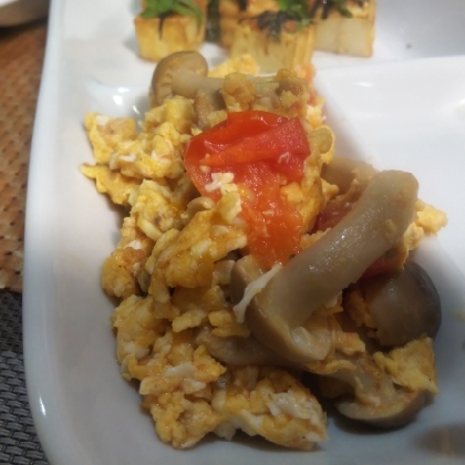 トマトしめじ卵