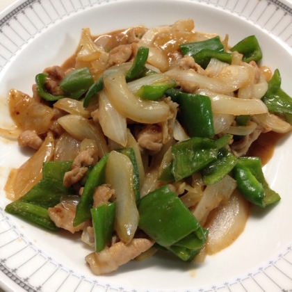 豚肉です。主人もご飯もりもりでおかわりしてました。美味しかったです。