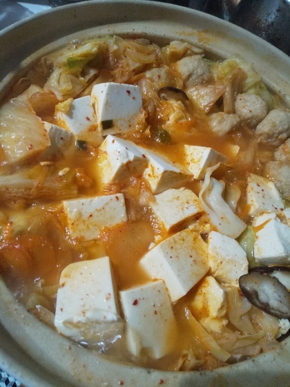 豚バラ肉とごぼうと豆腐のキムチ鍋