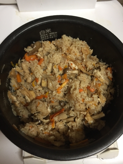 炊き込みごはん（椎茸・人参・たけのこ・鶏むね肉）
