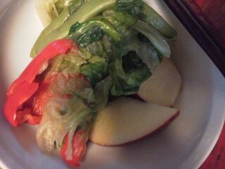 りんごと温レタス・小松菜のサラダ